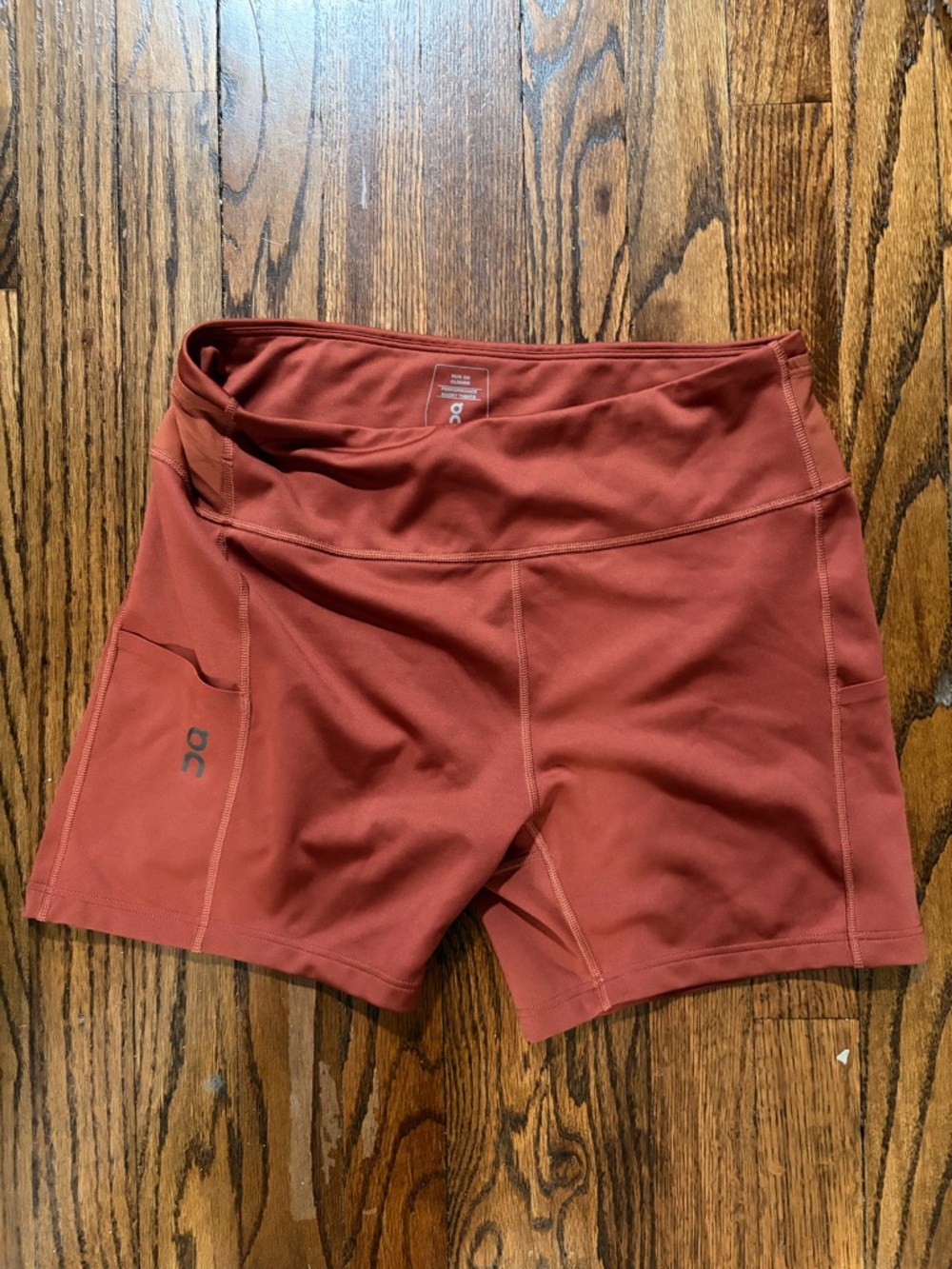 On Running Performance Shorty Tights Rust Terracotta Women's with Pockets
